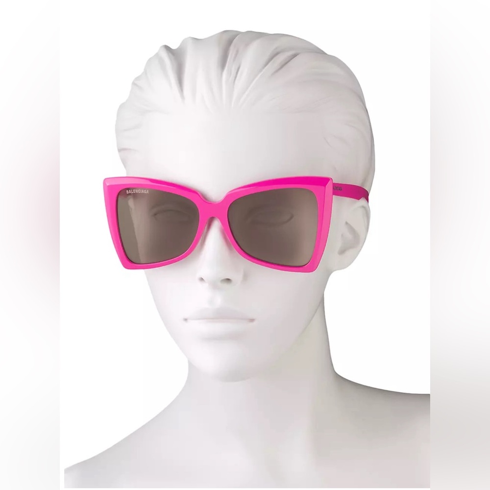 Balenciaga
Tip 57MM Butterfly Sunglasses
Shiny Fuchsia
